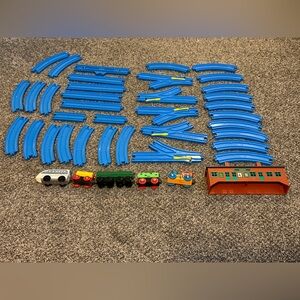 Tomy Plastic Train Tracks W/ 5 Wooden/Magnetic Trains